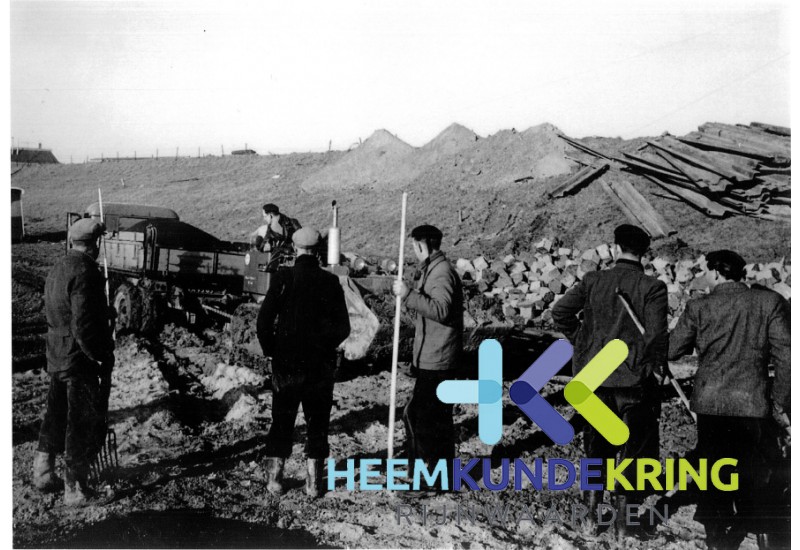 Foto 16. Grond verzetten